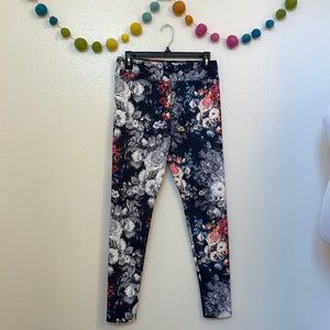 🆕Abercrombie & Fitch Floral Neoprene Scuba Pull On Pants Leggings - Size Medium